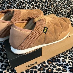 Teva moc size 8